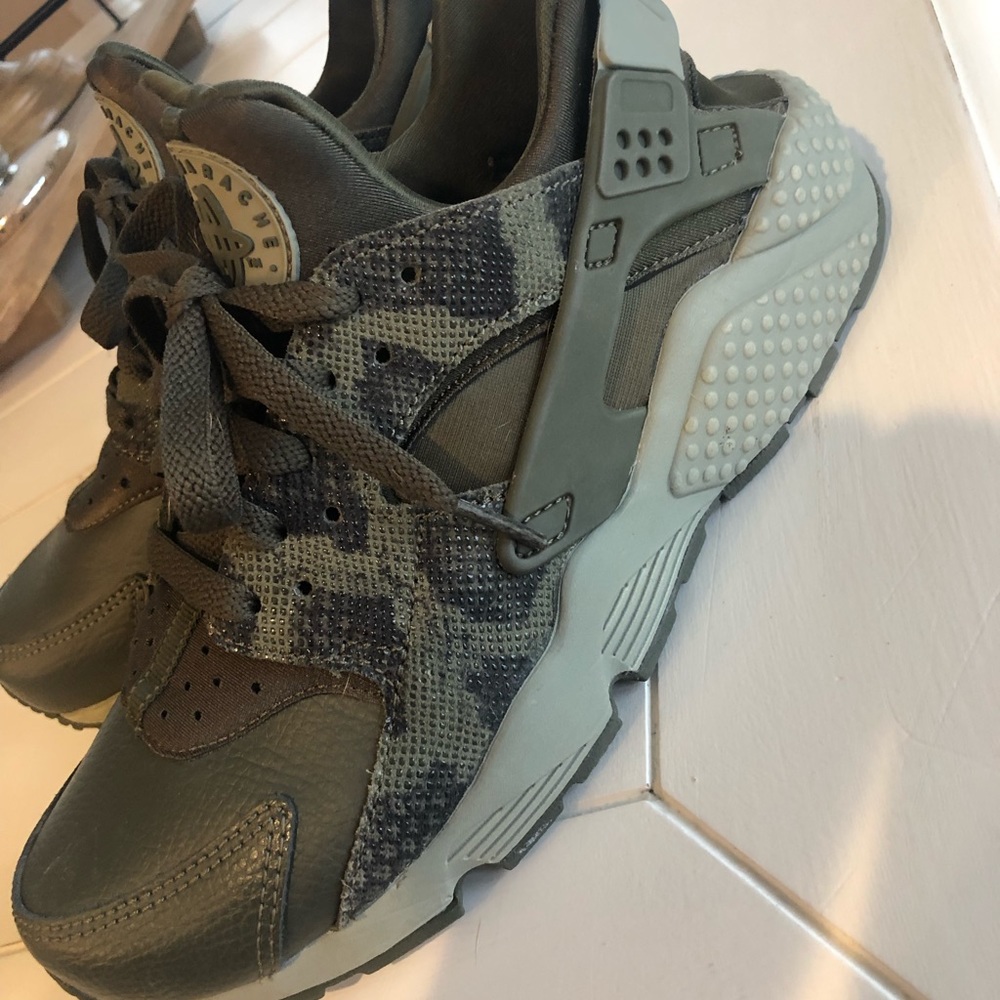 Nike Air Huaraches PYTHON